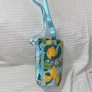 Retired nwot Vera Bradley Lighten Up Lemon Grove Water Bottle Crossbody Bag